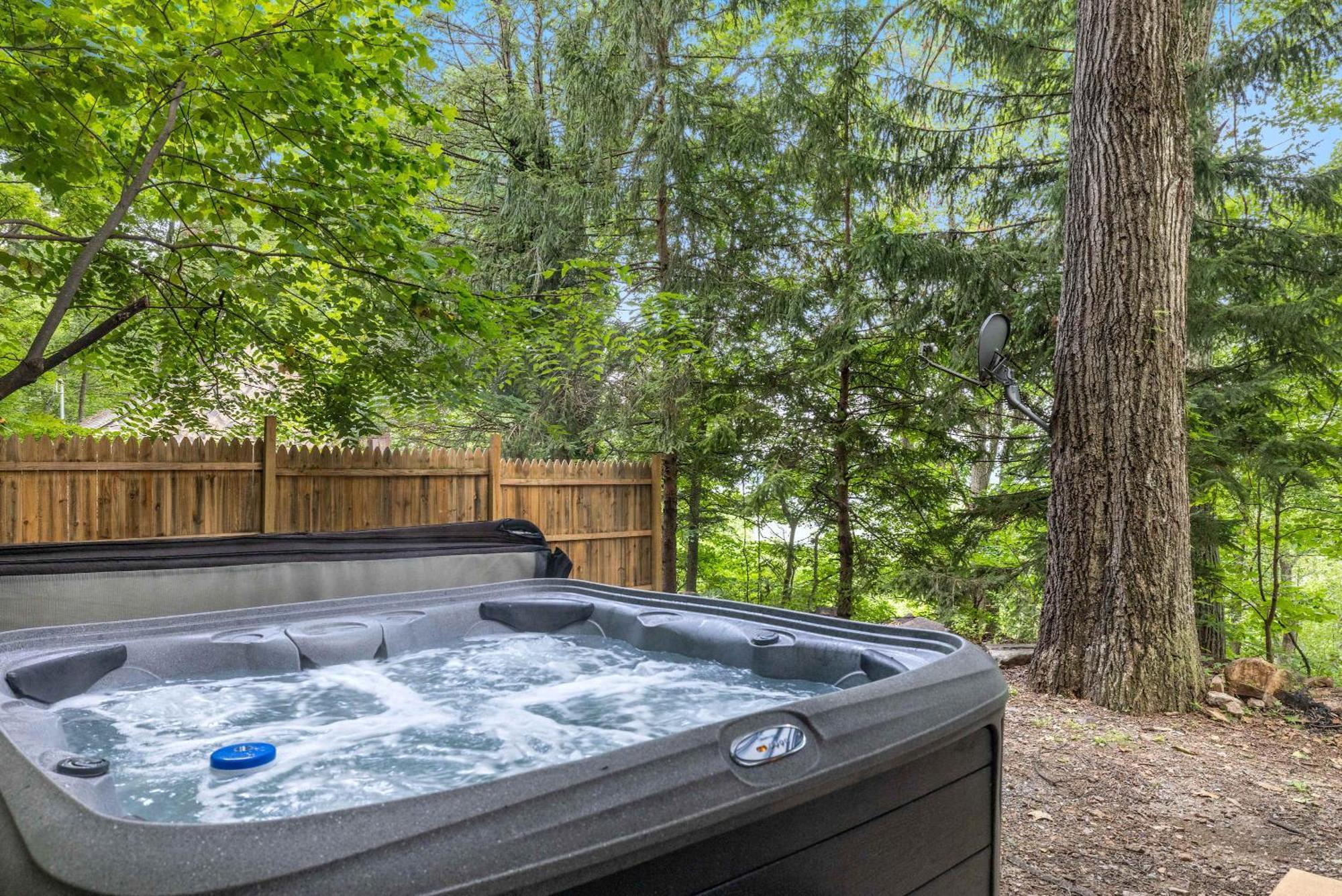 Modern Mountain Cottage W Hot Tub, Fire Pit, Wifi Inwood Exteriör bild